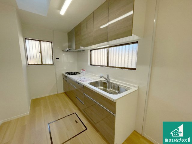 大津市青山　中古一戸建てのキッチン|好きな食器をたくさん収納できるキッチン！
