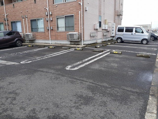 トレフル　Ｂの駐車場