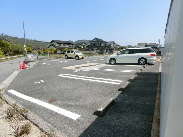 ハイドランジア　１番館の駐車場