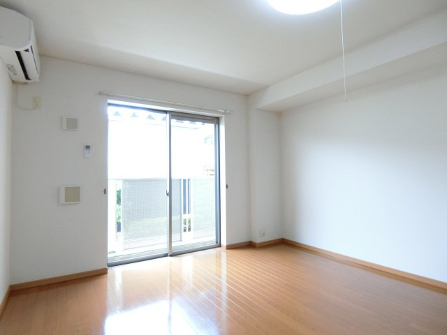 イル　マーレ　Ａの居間・リビング|イメージ102号室の写真