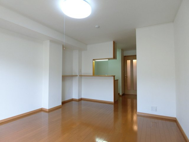 イル　マーレ　Ａの居間・リビング|イメージ102号室の写真