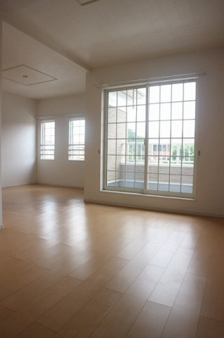 ブルースカイ幸和Ⅰの居間・リビング|ゆったりとしたリビングです