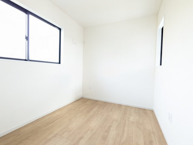 日立市大久保町　1期の洋室|フローリングの部屋は家具やインテリアともマッチしてお洒落感が出やすく身の周りの整理がしやすく魅力的です～♪