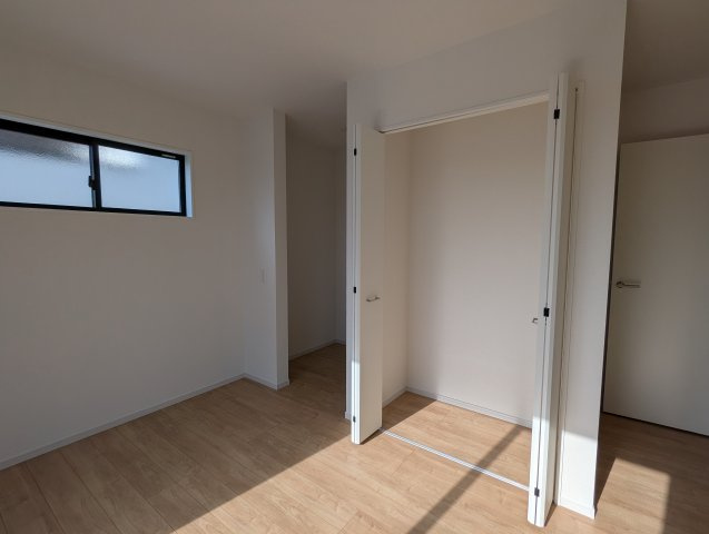 日立市大久保町　1期の収納|クローゼット内にキャストなどを置いていただき、スペースの有効活用を！