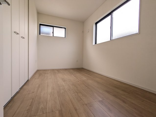 日立市大久保町　1期の洋室|採光・通風が良く毎朝気持ち良く起床ができ・・日中も日差しが降り注ぐ～暖かいお部屋です。