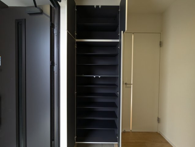 日立市大久保町　1期の収納|シューズボックスは家族全員の靴が収納でき、いつでも玄関はすっきり！