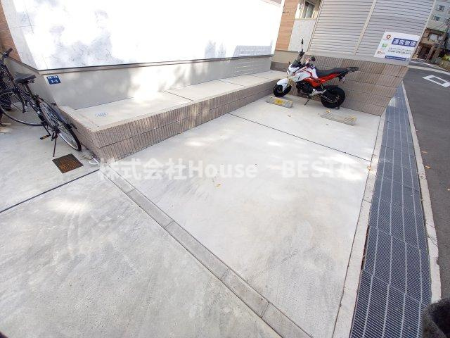 フジパレス神戸本町ウエストの駐車場