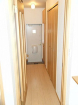 収納もある玄関です