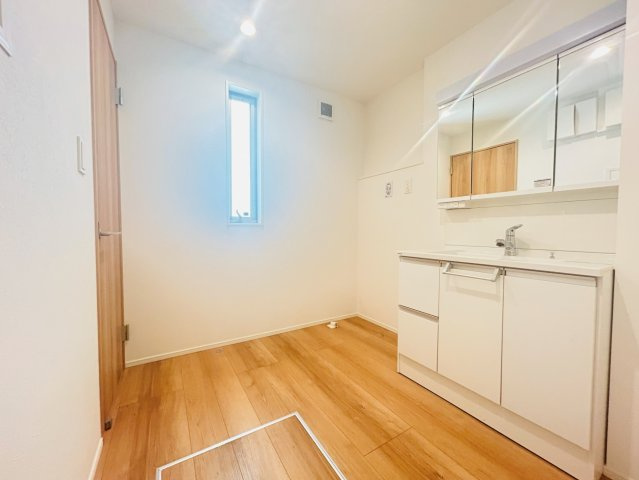 昭島市田中町一丁目戸建の洗面所