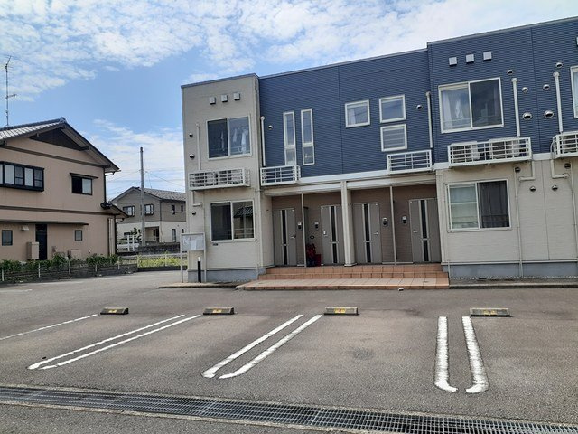 ノ－スコア北府Ⅲの駐車場