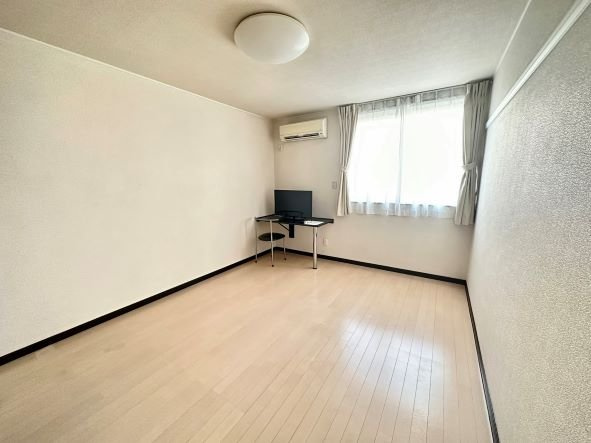 レオネクストアゼリアコートの居間・リビング|ゆったりとした居間です