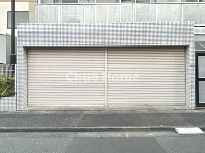 【駐車場】 | グリーンパーク六木2 | 【敷地内駐車場】最新の空き状況や費用などの詳細は担当スタッフまでお問い合わせください。