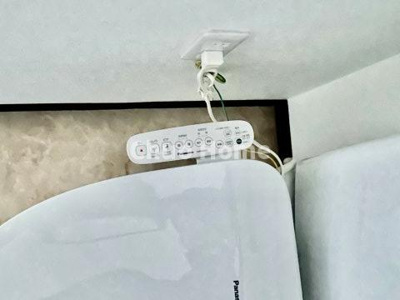 【発電・温水設備】 | グリーンパーク六木2 | 【ウォシュレット】清潔に使いたいお手洗いには最適な設備です。もちろんウォームレットも標準装備です。