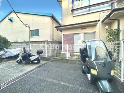 【駐車場】 | グリーンパーク六木2 | 【バイク置場】最新の空き状況や費用などの詳細は担当スタッフまでお問い合わせください。