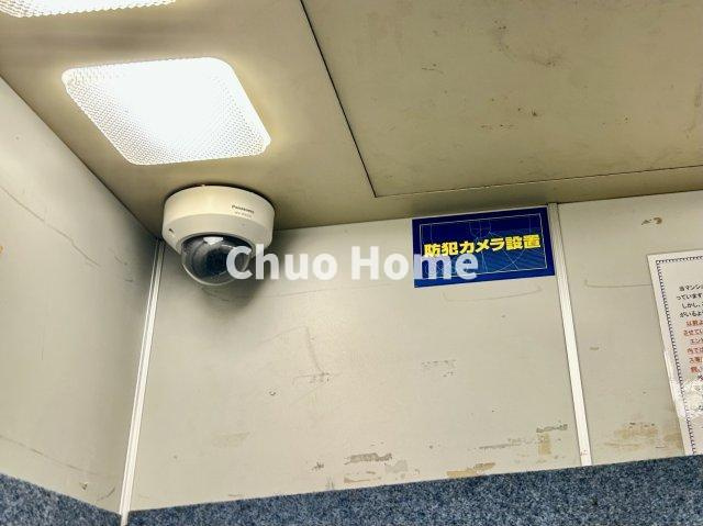 グリーンパーク六木2の防犯設備|【防犯カメラ】何かあった時の大事な証拠になることももちろんなりますが、防犯というくらいですので大事なのは防犯カメラがあることによって抑止力につながることですよね。