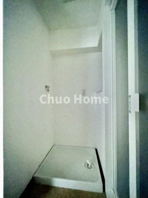 【ランドリースペース】 | グリーンパーク六木2 | 【ランドリースペース】担当者がスケールを持ち歩いておりますので、ご見学時には現在お使いの洗濯機などがきちんと収まるかなどもチェックして下さい。見学前に測っておくと非常に便利だと思います。