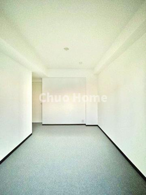 【洋室】 | グリーンパーク六木2 | 【洋室】快適に過ごす条件は、一人ひとり違います。だからこそ飾り過ぎないシンプルな内装と偏り過ぎないデザインで統一しております。居住していく中でオーナー様だけの【マイホーム】に創り上げて下さい