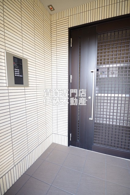 名古屋市西区秩父通１丁目の賃貸マンションのエントランス
