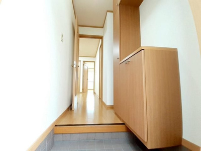 【玄関】 | ジュネス・エテルノ | 明るい玄関です
