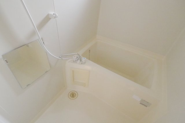 ルーセント桑原 A棟の浴室