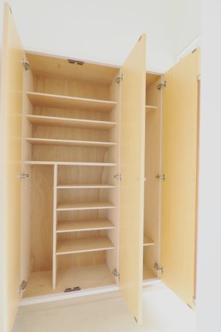 ルーセント桑原 A棟の玄関