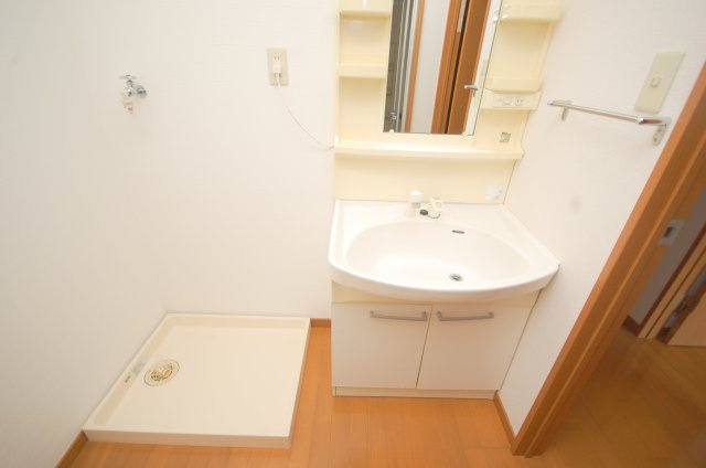 【脱衣所】 | エクセルステージ・相田戸建（一部エクセルステージ駐車場） | 202号室（2LDK）洗濯パン付き