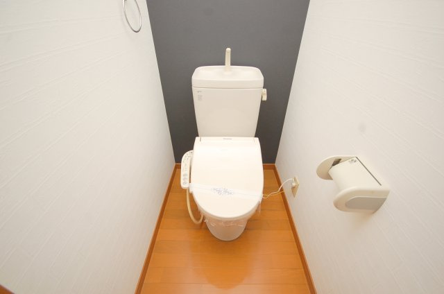 【トイレ】 | エクセルステージ・相田戸建（一部エクセルステージ駐車場） | 202号室（2LDK）温水洗浄便座