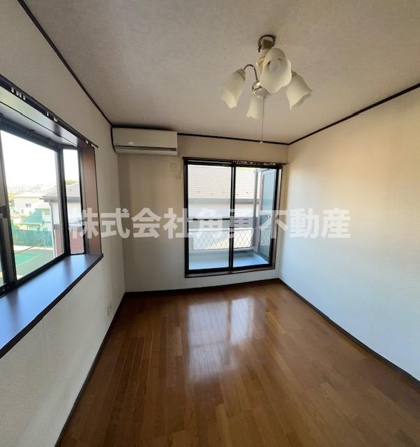平塚市広川　中古一戸建ての洋室|洋室