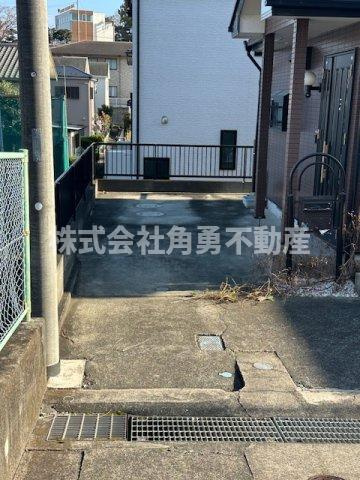 平塚市広川　中古一戸建ての駐車場|カースペース