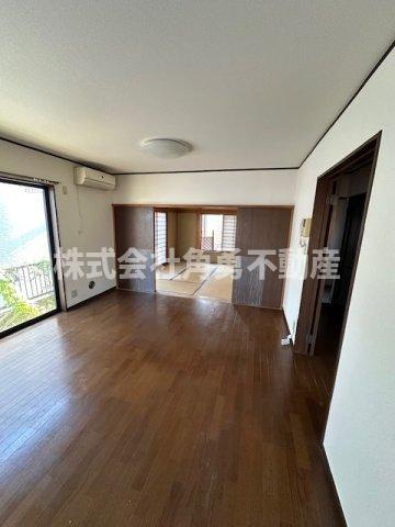平塚市広川　中古一戸建ての居間・リビング|リビング
