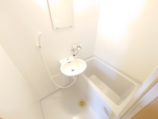 レオパレスアズール新大阪の浴室