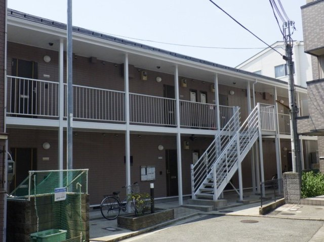 レオパレスアズール新大阪の外観