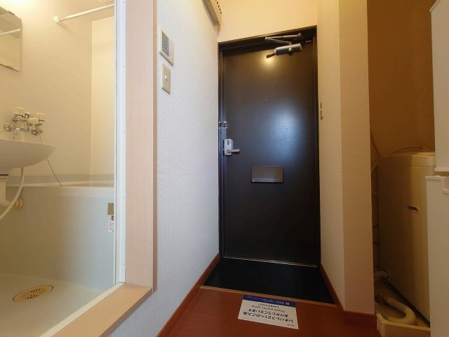 レオパレスアズール新大阪の玄関