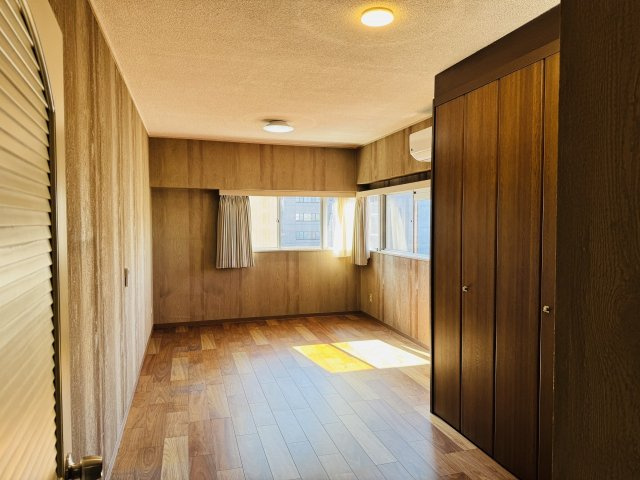 フジタ八王子マンションの寝室|～10.3帖の主寝室　ベッドなど大型家具のレイアウトもしやすい広さです～