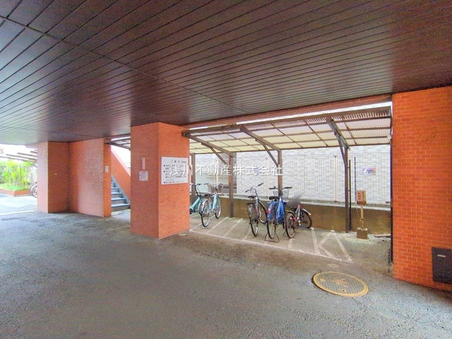 フジタ八王子マンションの駐輪場|～屋根付きの駐輪場～