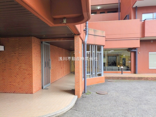 フジタ八王子マンションのエントランス|～管理形態は全部委託式、キレイにメンテナンスされているマンションです～