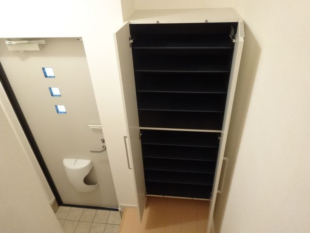 アルコバレーノのその他|玄関の靴箱です