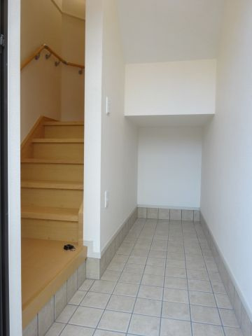 アルコバレーノの玄関|土間部分はベビーカーなどの収納にも大活躍