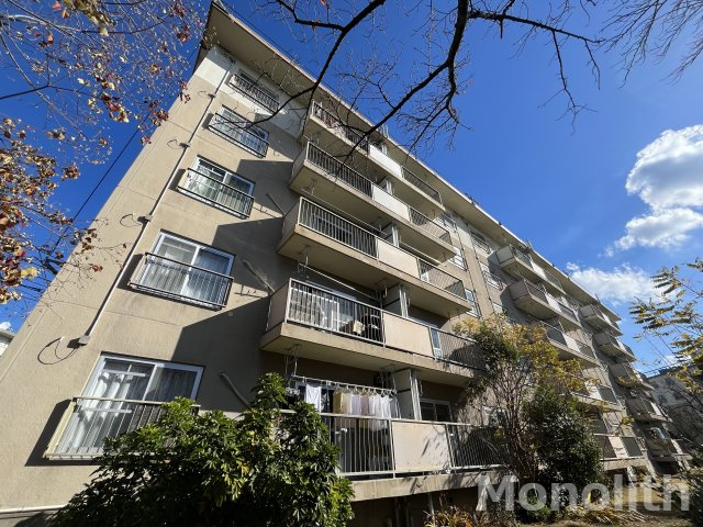 鶴山台50号棟の外観