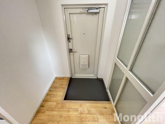 鶴山台50号棟の玄関