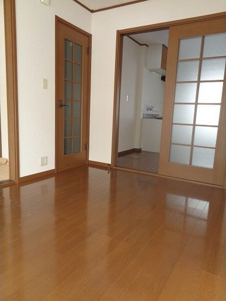 メゾンリリーフ長岡 C棟の洋室