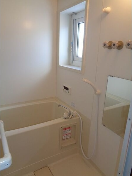 メゾンリリーフ長岡 C棟の浴室