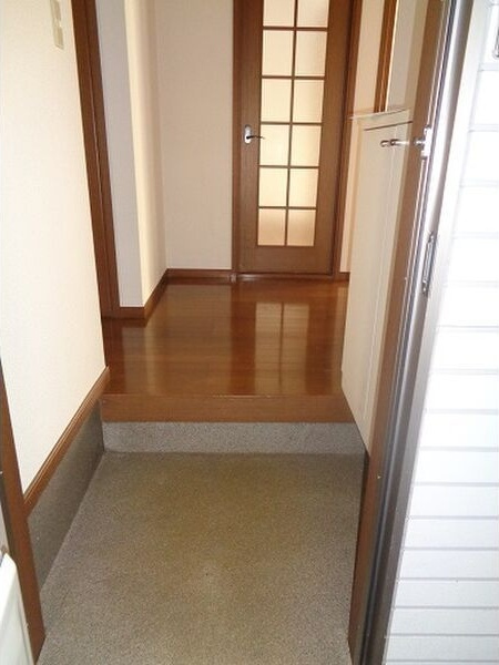 メゾンリリーフ長岡 C棟の玄関