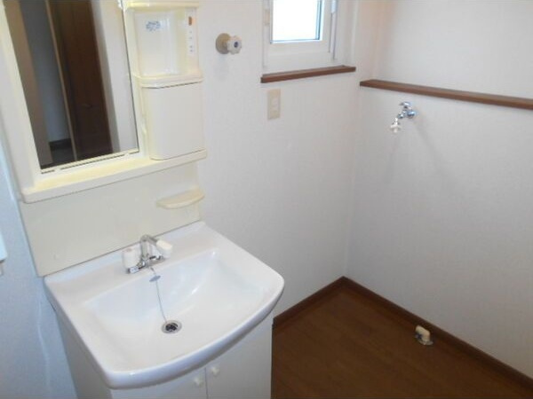 メゾンリリーフ長岡 C棟の洗面所