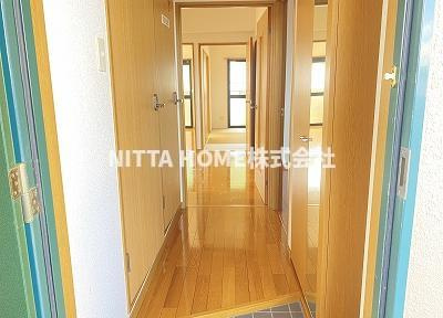 SKY新庄Ⅱの玄関|広いスペースの玄関です◆