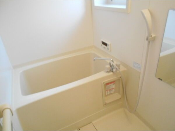 メゾンリリーフ長岡 C棟の浴室