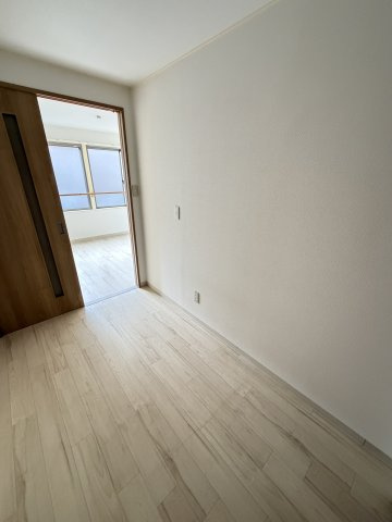 マンション平和の洋室