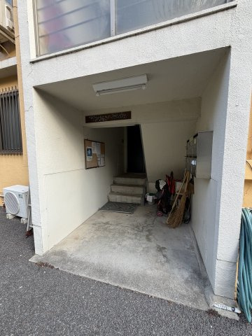 マンション平和のエントランス