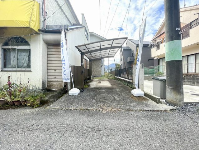 あきる野市舘谷　中古戸建の駐車場