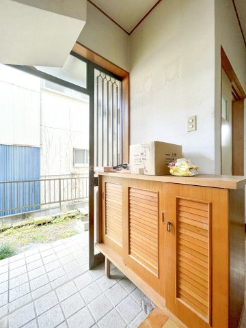 あきる野市舘谷　中古戸建の玄関
